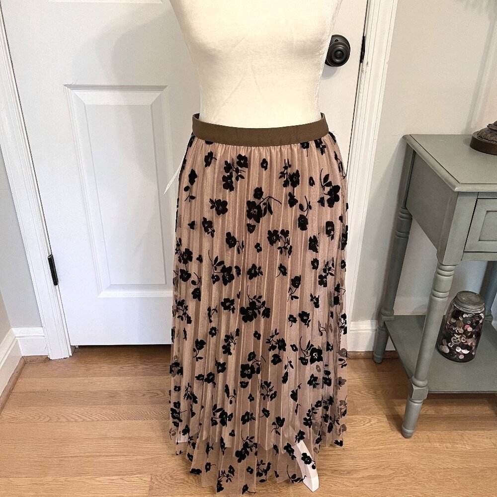 Bronze/Gold colored skirt with mesh, floral overlay